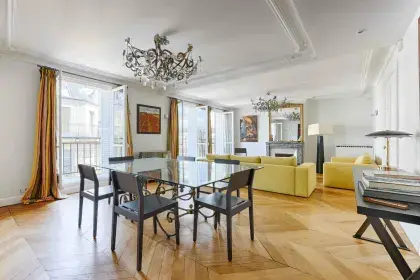 Paris 75014 : Patrimoine Historique et Dynamisme Contemporain